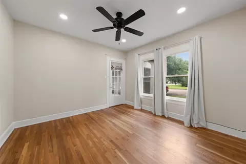 Living - 2600 N 17th St, Waco, TX 76708 photo 4 of 4