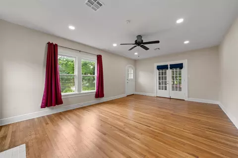 Living - 2600 N 17th St, Waco, TX 76708 photo 3 of 4