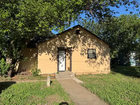 605 Trinity St, Stamford, TX 79553