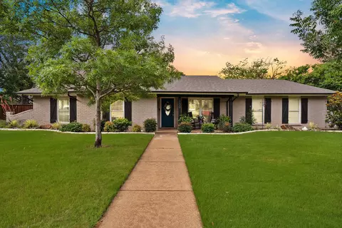 1700 Stagecoach Dr, Pantego, TX 76013