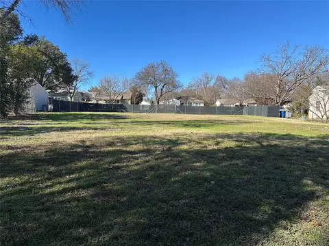9538 Peninsula Dr, Dallas, TX 75218