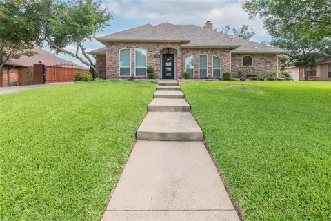 2919 Sweet Briar St, Grapevine, TX 76051