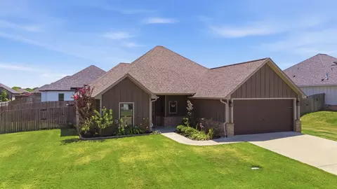 217 Smith Cir, Lindale, TX 75771