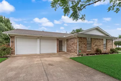 2132 Meandering Dr, Irving, TX 75060