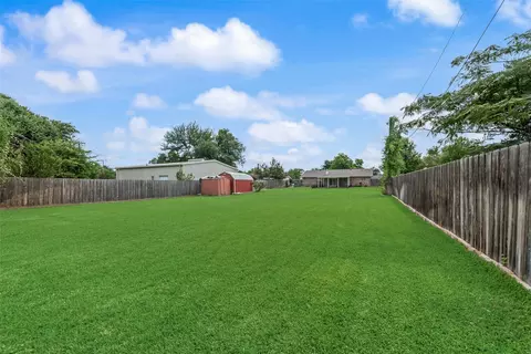 2132 Meandering Dr, Irving, TX 75060