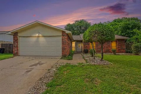 7813 Acapulco Rd, Fort Worth, TX 76112