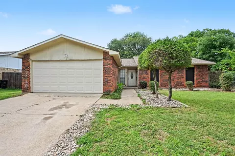 7813 Acapulco Rd, Fort Worth, TX 76112