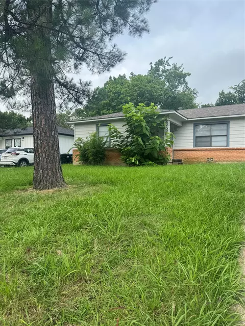 6006 Sayle St, Greenville, TX 75402