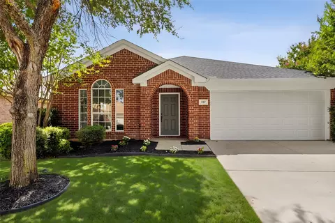 137 Flyaway Ln, Fort Worth, TX 76120