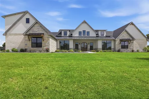 6300 Big Elk Dr, Fort Worth, TX 76140