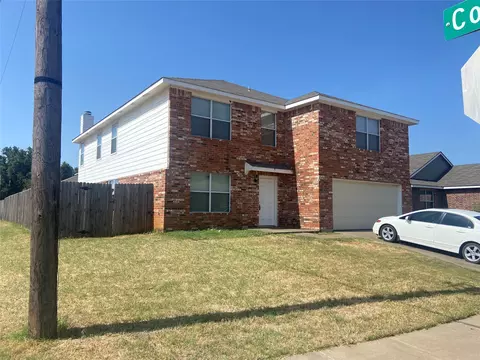 2701 Maegen Cir, Fort Worth, TX 76112