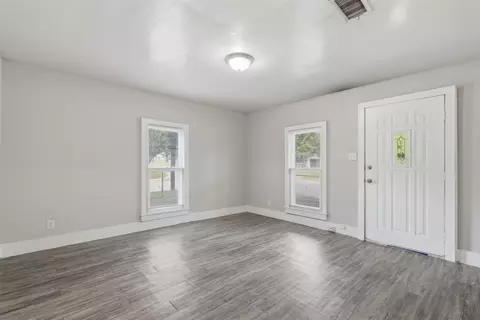 Living - 630 E Acheson St, Denison, TX 75021 photo 5 of 5