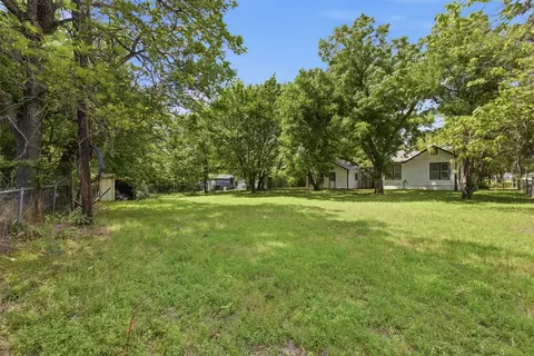 Exterior - 630 E Acheson St, Denison, TX 75021 photo 3 of 4