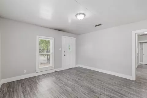 Living - 630 E Acheson St, Denison, TX 75021 photo 3 of 5