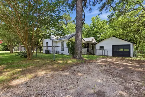 Exterior - 630 E Acheson St, Denison, TX 75021 photo 2 of 4