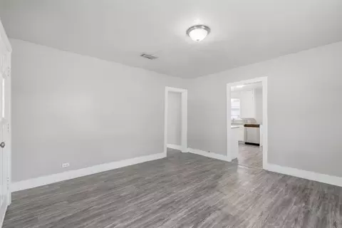 Living - 630 E Acheson St, Denison, TX 75021 photo 2 of 5