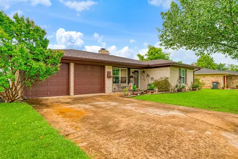 550 21st St NE, Paris, TX 75460
