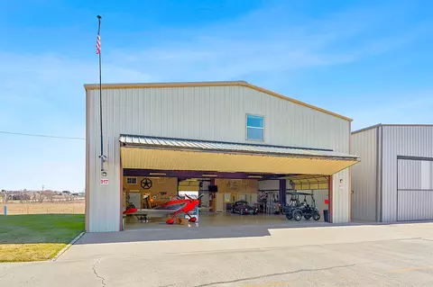 917 Aviator Dr, Fort Worth, TX 76179