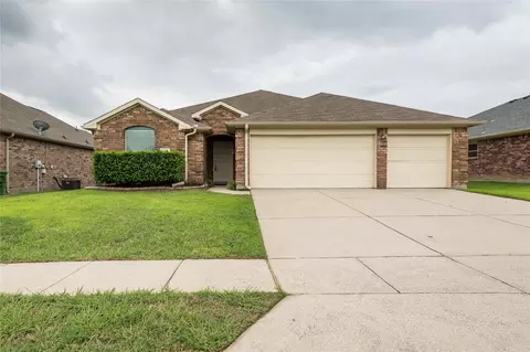 329 Valley Dr, Aubrey, TX 76227
