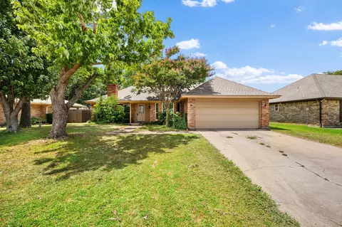 8 Cimarron Dr, Trophy Club, TX 76262