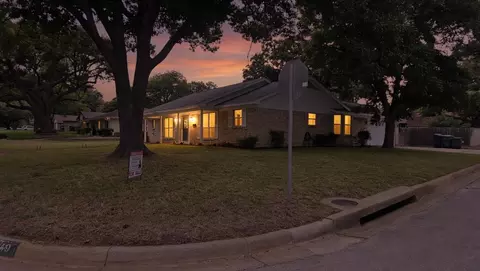 7449 Monterrey Dr, Fort Worth, TX 76112