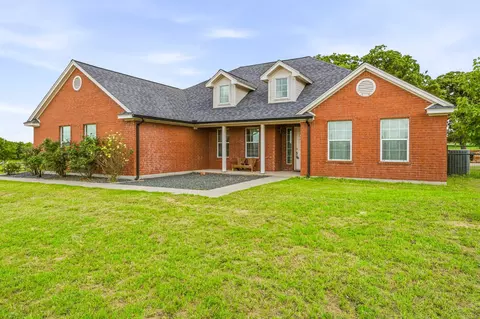 111 Adair Ln, Weatherford, TX 76088