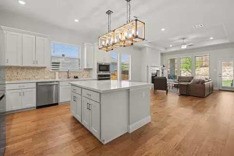 113 Lakeview Dr, Oak Point, TX 75068