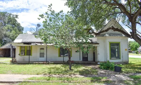 200 E 7th St, Brady, TX 76825
