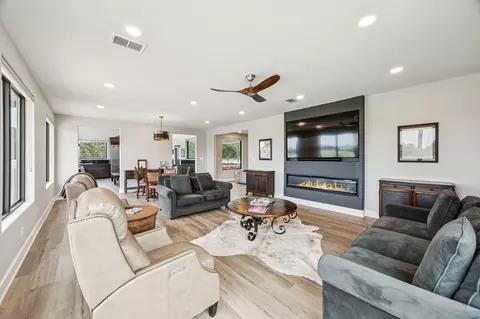 Living - 836 Vz County Rd, Van, TX 75790 photo 1 of 2