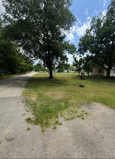 101 N Center St, Whitney, TX 76692