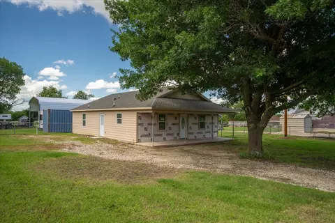 503 E Sanger St, Celeste, TX 75423 photo 3