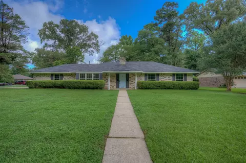 8401 Dogwood Trl, Haughton, LA 71037