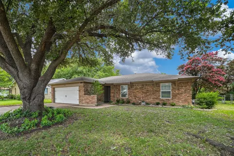 4421 Tiptop St, Haltom City, TX 76117