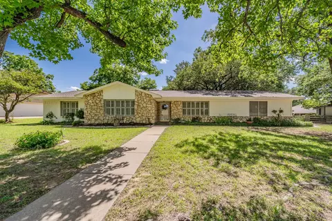 1806 Hilltop Ln, Pantego, TX 76013