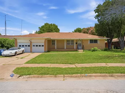 927 Poinsettia Dr, Lancaster, TX 75146