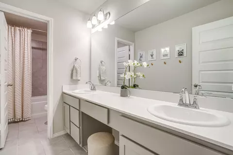 Bath - 14124 Cassiopeia Dr, Haslet, TX 76052 photo 4 of 5