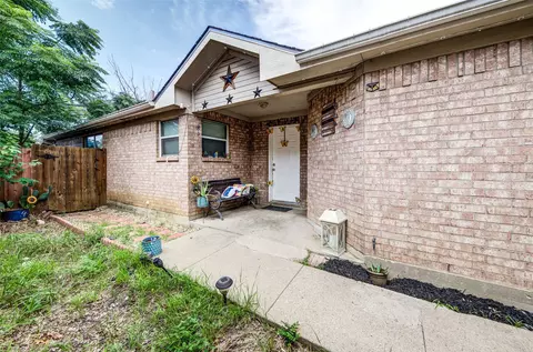 1010 Savage Dr, Denton, TX 76207
