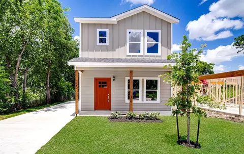 320 W Gambrell St, Fort Worth, TX 76115
