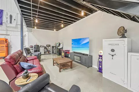 Living - 189 County Road 4767, Boyd, TX 76023 photo 1 of 2