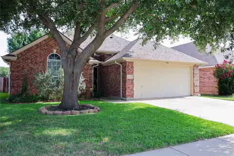 1325 Sierra Blanca Dr, Burleson, TX 76028