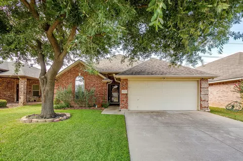 1325 Sierra Blanca Dr, Burleson, TX 76028