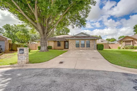 9020 Wessex Ct, Fort Worth, TX 76134