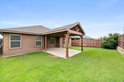 8333 Muddy Creek Dr, Fort Worth, TX 76131