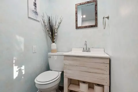 Bath - 2338 N Tool Dr, Seven Points, TX 75143 photo 1 of 2