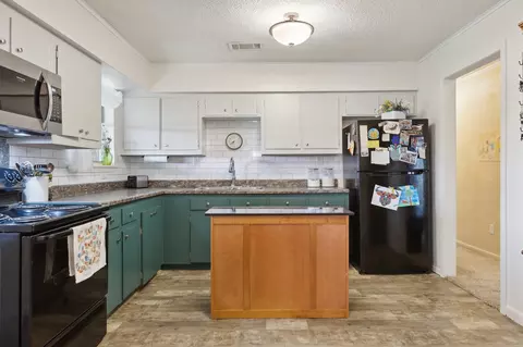 Kitchen - 2338 N Tool Dr, Seven Points, TX 75143 photo 1 of 1