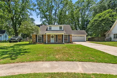 1220 Evangeline Cir, Bossier City, LA 71112