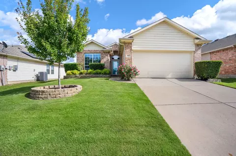 817 Rio Bravo Dr, Haslet, TX 76052