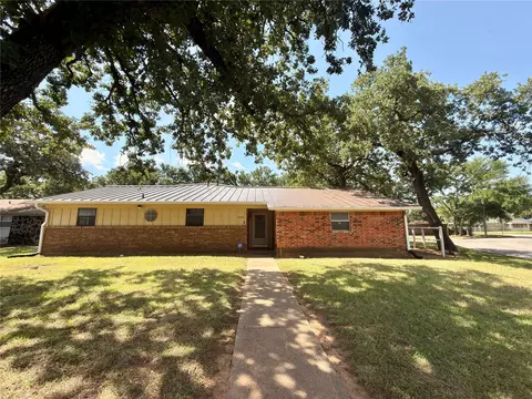2900 SE 6th St SE, Mineral Wells, TX 76067