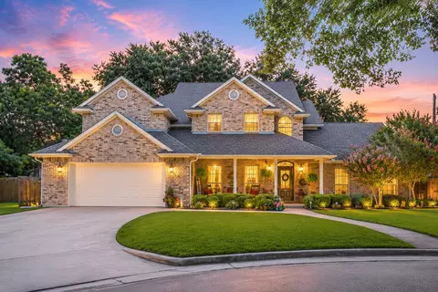 820 Cedar Creek Cir, Bonham, TX 75418
