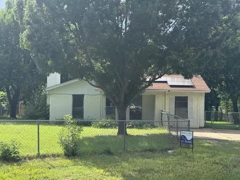 329 Walnut Ave, Azle, TX 76020